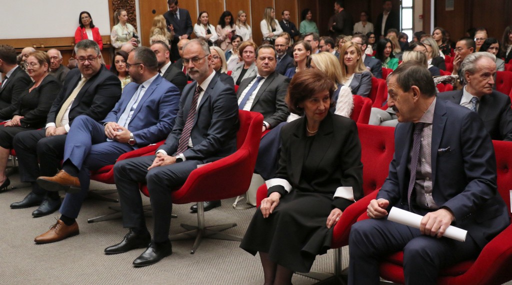 ПОРАДИ ИСЕЛУВАЊАТА, ПОВЕЌЕ СЕ ЗБОРУВА НА МАКЕДОНСКИ ЈАЗИК ВО ДИЈАСПОРАТА, ОТКОЛКУ ВО ТАТКОВИНАТА, РЕЧЕ СИЉАНОВСКА-ДАВКОВА ВО МАНУ