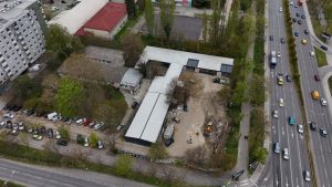НА МЕСТОТО НА ОПОЖАРЕНИТЕ БАРАКИ НА ЗАВОДОТ ЗА УРБАНИЗАМ И АРХИТЕКТУРА ВО СКОПЈЕ ЌЕ НИКНЕ КАФЕАНА, А НАМЕНАТА НА ЛОКАЦИЈАТА Е ОБРАЗОВАНИЕ
