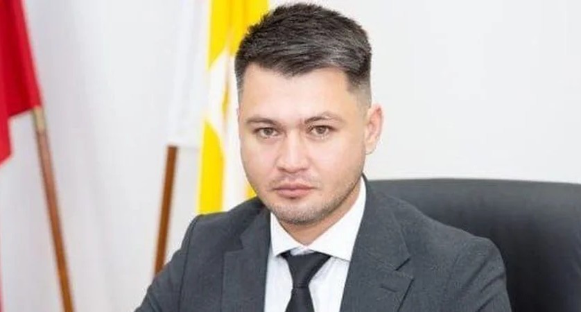 ВО ЕКСПЛОЗИЈА НА БОМБА УБИЕН ЗАМЕНИК-ГРАДОНАЧАЛНИКОТ НА РУСКИОТ ГРАД СТАВРОПОЛ, КОЈ РАКОВОДЕЛ СО ВОЗДУШНИТЕ НАПАДИ ВРЗ МАРИУПОЛ