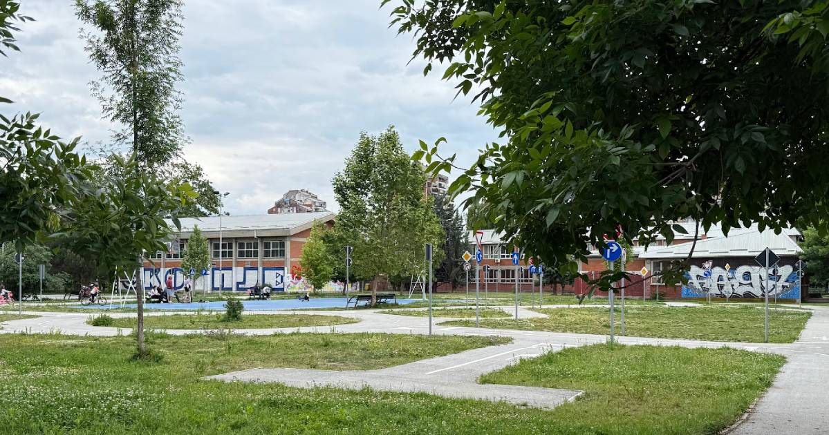 УЧИЛИШТЕ НЕ ЗАШТИТИЛО УЧЕНИК СО ПОПРЕЧЕНОСТ ОД ВРСНИЧКО НАСИЛСТВО, ДИРЕКТОРОТ Ѝ РЕКОЛ НА МАЈКАТА ДЕКА ДЕТЕТО ТРЕБА ДА СЕ НАУЧИ НА ПРЕДИЗВИЦИ, А НЕ САМО ДА ПЛАЧЕ