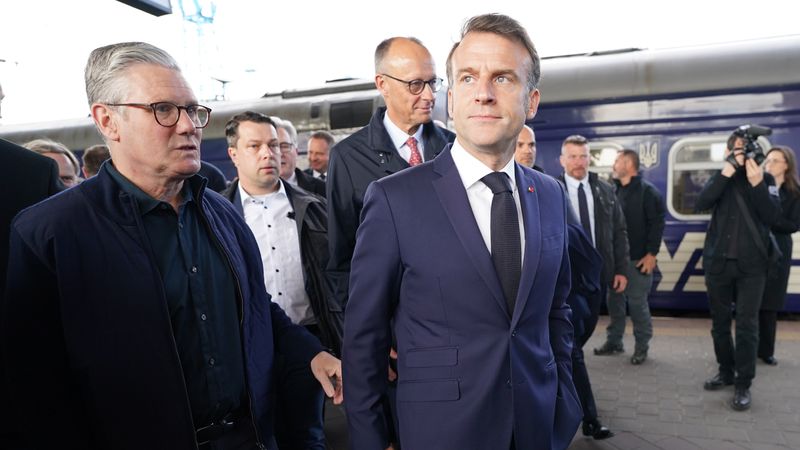 РУСИЈА ЌЕ ТРПИ ПОСЛЕДИЦИ АКО НЕ СЕ СОГЛАСИ НА ПРИМИРЈЕ СО УКРАИНА, РЕЧЕ МАКРОН ВО КИЕВ