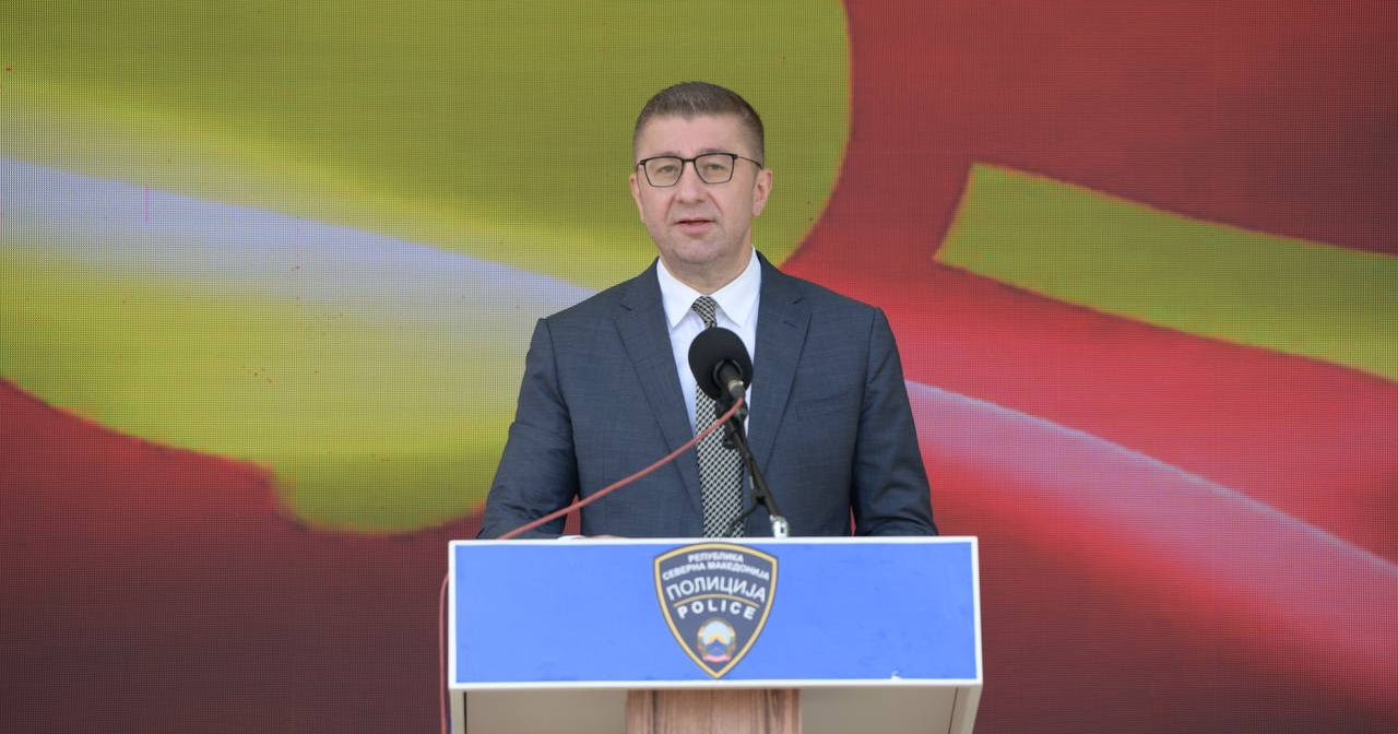 ЗАВРШИ ВРЕМЕТО КОГА КРИМИНАЛЦИТЕ ШЕТАА СЛОБОДНО, СЕГА МАЈКИТЕ СПОКОЈНО СЕ ВРАЌААТ ДОМА ВО ДОЦНИТЕ ЧАСОВИ, КАЖА МИЦКОСКИ НА ДЕНОТ НА ПОЛИЦИЈАТА