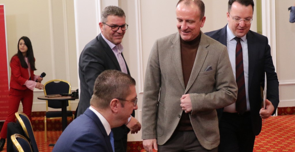 МИЦКОСКИ Е ПОД ПРИТИСОК НА НЕКОИ УВЕРУВАЊА ОД АЛБАНСКАТА ГРУПА ВО ВЛАДАТА, ЛИЧНО ЌЕ МУ ЈА ОБЈАСНАМ ОДЛУКАТА ДА ОДИМЕ СО ПОСЕБНИ ЛИСТИ НА ЛОКАЛНИТЕ ИЗБОРИ, РЕЧЕ ТАРАВАРИ
