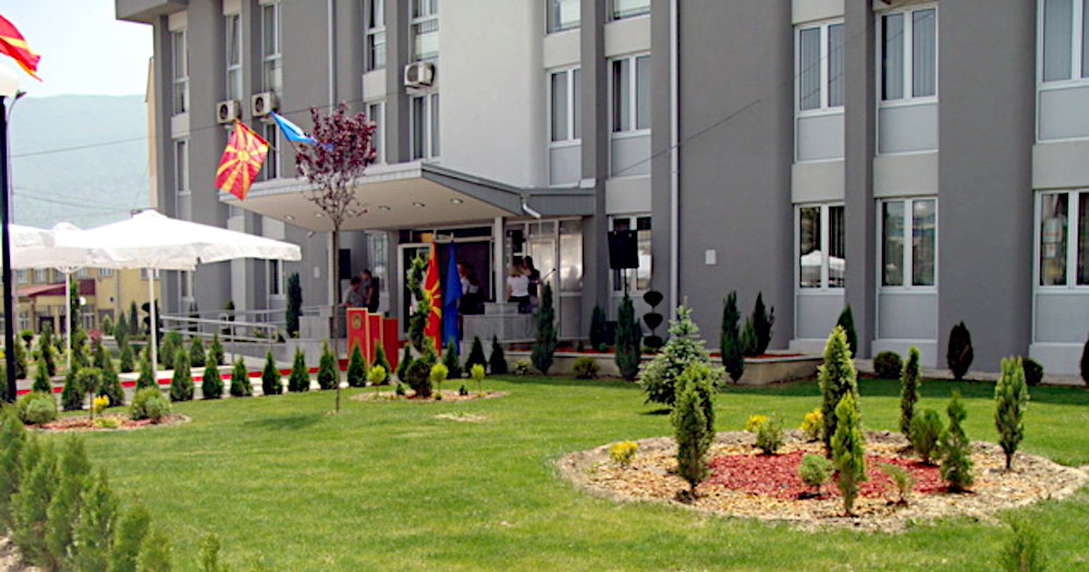 ПРИВЕДЕН СЛУЖБЕНИК ВО СУДОТ ВО ГОСТИВАР, ПOБАРАЛ 100 ЕВРА ПОТКУП ЗА ДА ИЗБРИШЕ СУДСКА КАЗНА ЗА ОДЗЕМАЊЕ ВОЗАЧКА ДОЗВОЛА