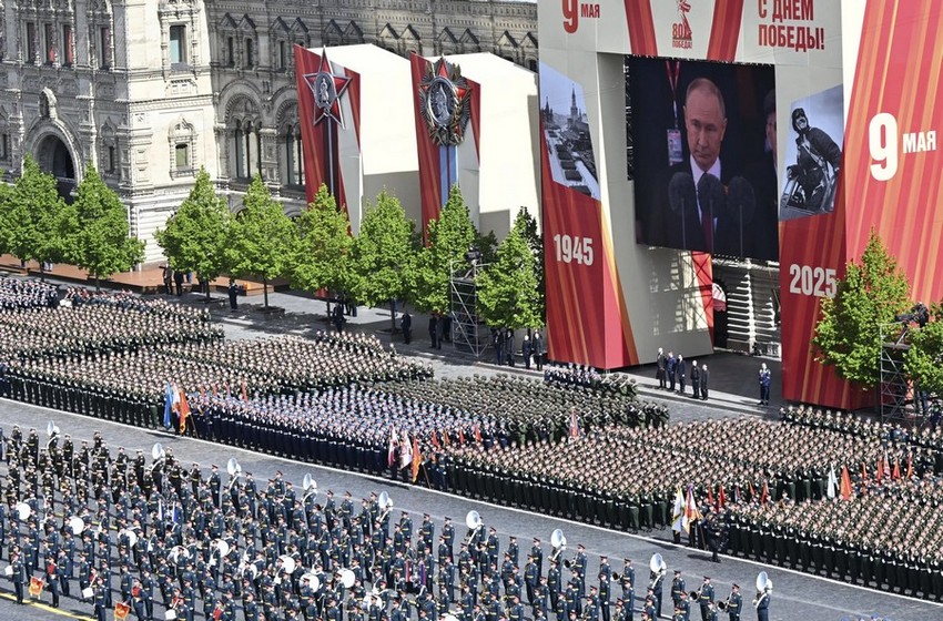 РУСИЈА ОСТАНУВА НЕУНИШТЛИВАТА БАРИЕРА ПРОТИВ НАЦИЗМОТ, КАЖА ПУТИН НА ВОЕНАТА ПАРАДА ВО МОСКВА ЗА ДЕНОТ НА ПОБЕДАТА