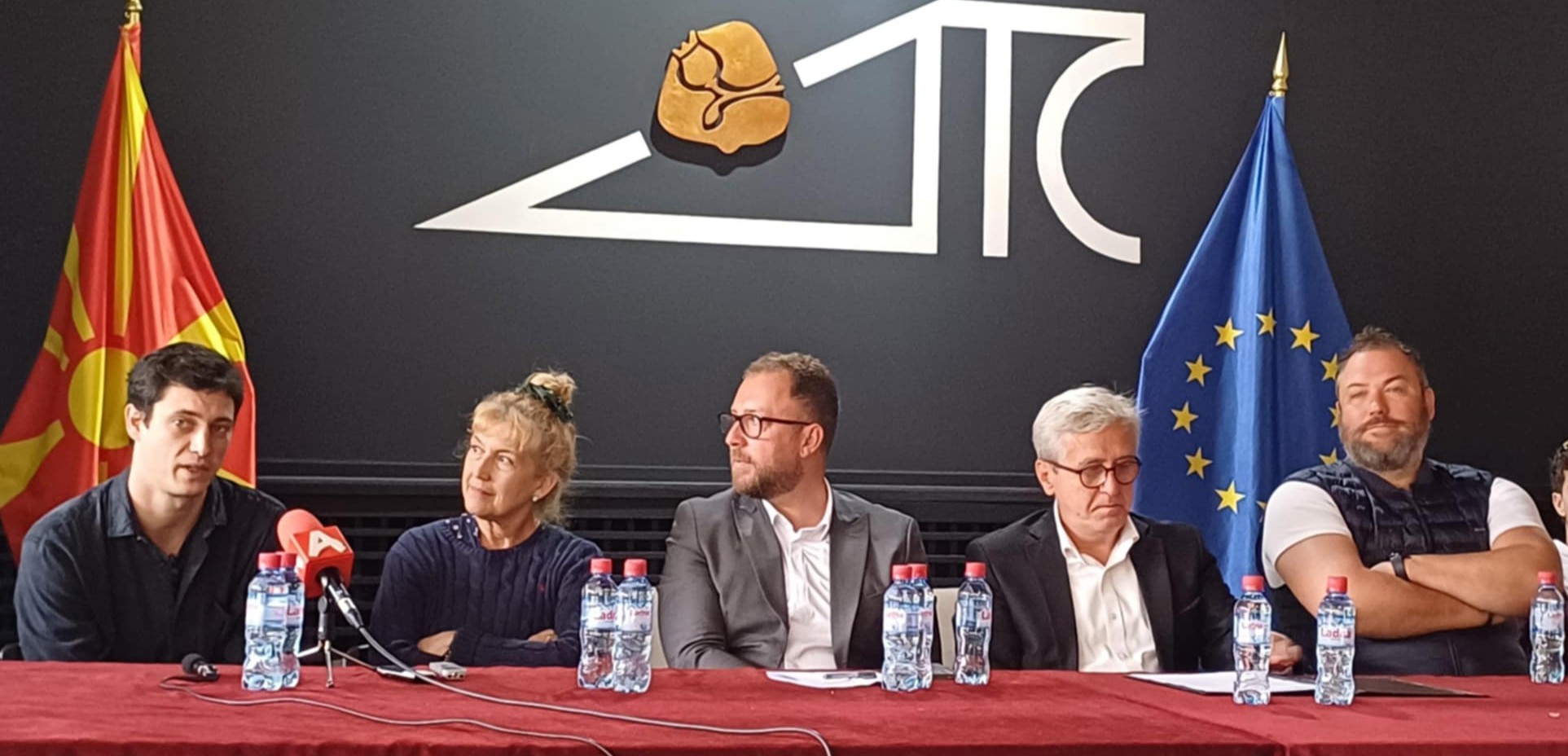 РЕГИОНАЛНА ТЕАТАРСКА ПРЕТСТАВА Е НАЈДОБРОТО ШТО МОЖЕ ДА НИ СЕ СЛУЧИ ПОСЛЕ СЀ ШТО ПРЕЖИВЕАВМЕ, ВЕЛИ ДИРЕКТОРКАТА НА МГЛ ЉУБЉАНА ЗА КОПРОДУКЦИСКИОТ ПРОЕКТ ПО ТЕКСТ НА ДУШАН ЈОВАНОВИЌ ВО СКОПЈЕ