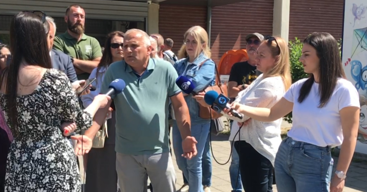 НЕ ОБВИНУВАМЕ НИКОГО ШТО НЕМАМЕ ПЛАТА, ТУКА СМЕ САМО ДА НЀ ВИДАТ ДЕКА СМЕ БЕЗ ПАРИ, РЕКОА ВРАБОТЕНИТЕ ОД СКОПСКАТА ЗООЛОШКА ГРАДИНА НА ПРОТЕСТ