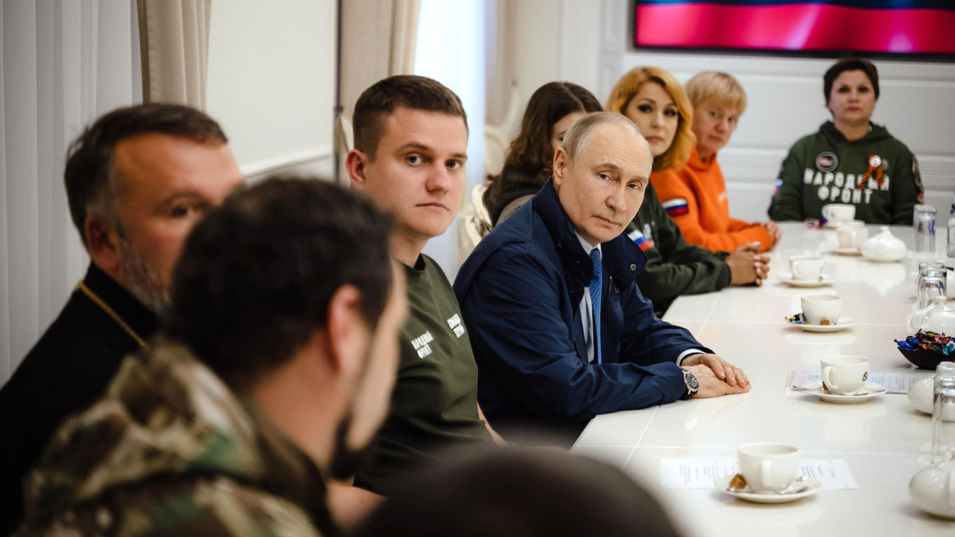 ПУТИН ГО ПОСЕТИ КУРСК ЗА ПРВПАТ ОД ПРОТЕРУВАЊЕТО НА УКРАИНСКИТЕ СИЛИ, ГИ ОБВИНИ ДЕКА СЕ ОДНЕСУВАЛЕ КАКО НАЦИСТИ