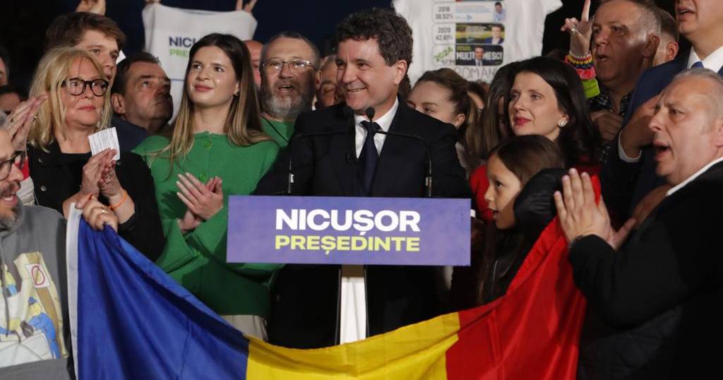 НИКУШОР ДАН Е НОВИОТ ПРЕТСЕДАТЕЛ НА РОМАНИЈА, ПОБЕДУВАЈЌИ ГО ДЕСНИЧАРОТ СИМИОН