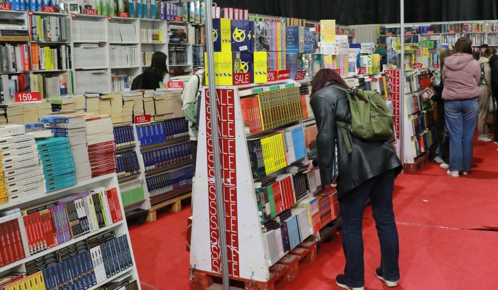 ЈСП ГИ ПУШТИ АВТОБУСИТЕ СО БРОЈ 100 И 200 ЗА ПРЕВОЗ ДО САЕМОТ НА КНИГА ВО АРЕНАТА „БОРИС ТРАЈКОВСКИ“