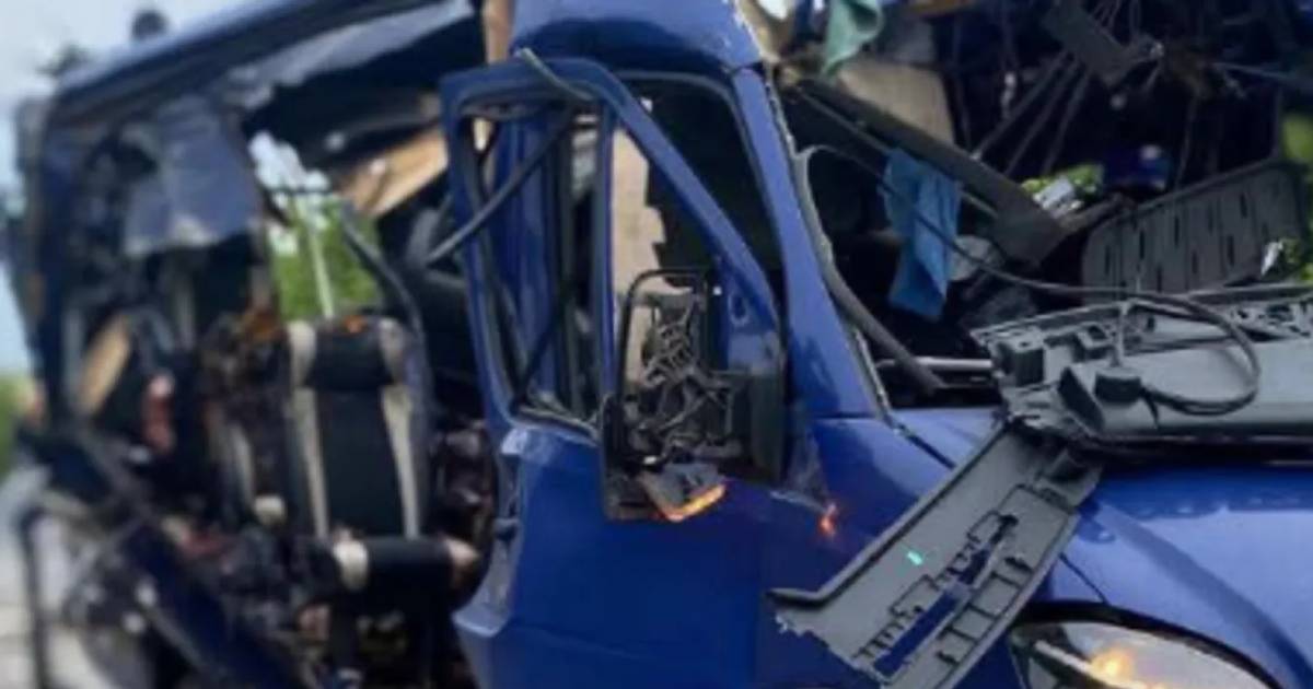 ДЕВЕТ ЗАГИНАТИ ВО РУСКИ НАПАД СО ДРОН НА ЦИВИЛЕН АВТОБУС ВО СЕВЕРОИСТОЧНА УКРАИНА
