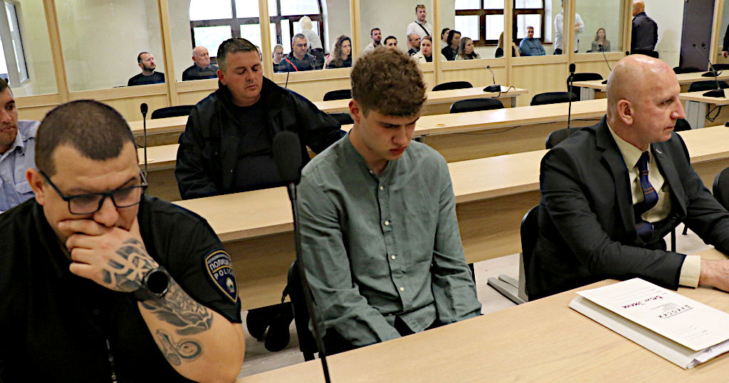 ВАСИЛ ЈОВАНОВ СО НАВЕДНАТА ГЛАВА ПРЕД СУДОТ ПРИЗНА ВИНА ШТО СМРТНО ЈА ПРЕГАЗИ МЛАДАТА ФРОСИНА КУЛАКОВА НА „ПАРТИЗАНСКА“