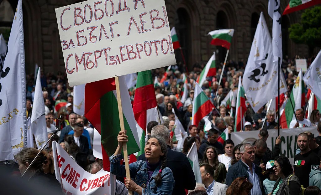 ДОДЕКА НАЈСИРОМАШНАТА ЧЛЕНКА НА ЕУ БУГАРИЈА СЕ СПРЕМА ЗА ВЛЕЗ ВО ЕВРОЗОНАТА, ЕКОНОМСКИ СИЛНАТА ПОЛСКА НЕ НИ РАЗМИСЛУВА ЗА ТОА
