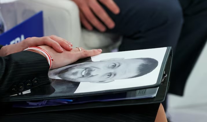 БЕЛОРУСИЈА ГО ОСЛОБОДИ ОПОЗИЦИСКИОТ ЛИДЕР ЦИХАНОВСКИ И УШТЕ 13 ПОЛИТИЧКИ ЗАТВОРЕНИЦИ ПО ДОГОВОР ПОСРЕДУВАН ОД САД