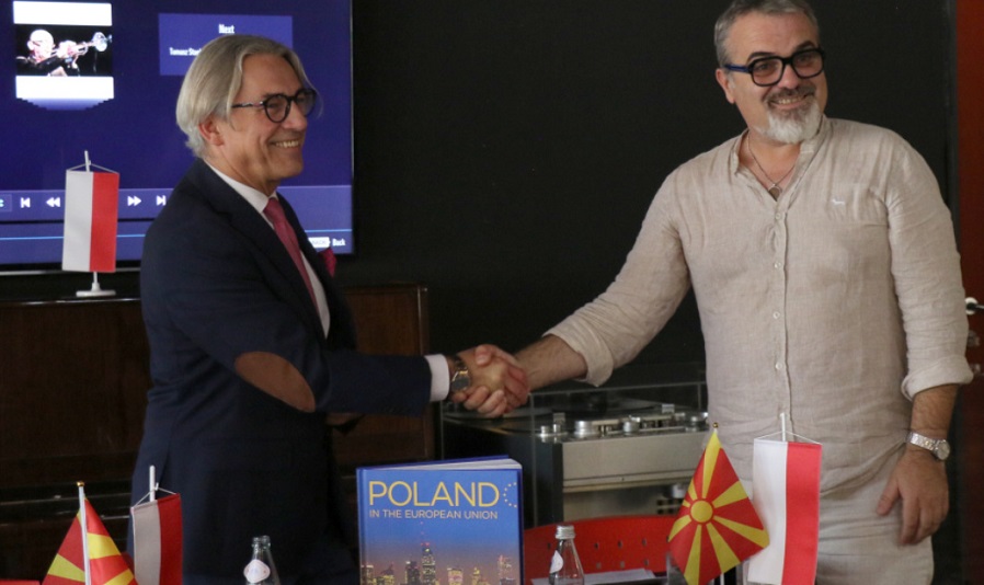 ПОЛСКАТА ВЛАДА ДОНИРАШЕ 29.000 ЕВРА ЗА НОВИ СЕДИШТА ВО ТЕАТАР КОМЕДИЈА