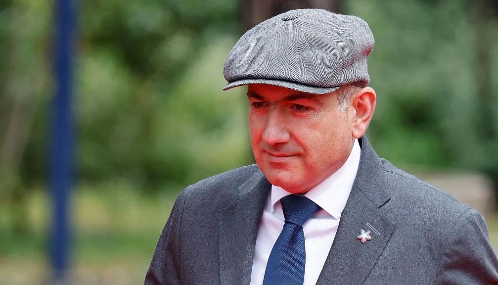 ПРЕМИЕРОТ НА ЕРМЕНИЈА ПОНУДИ ДА ПОКАЖЕ ДЕКА НЕ МУ Е ОБРЕЖАН ПЕНИСОТ КАКО ДОКАЗ ДЕКА Е ХРИСТИЈАНИН, ВО СУДИР МЕЃУ ЦРКВАТА И ДРЖАВАТА