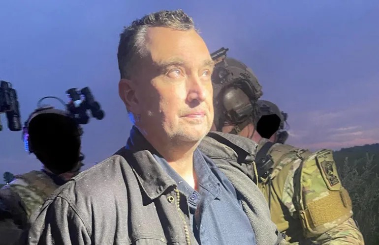 ПО ДВА ДЕНА ПОТРАГА, УАПСЕН МАЖОТ КОЈ УБИ ПРАТЕНИЧКА И РАНИ СЕНАТОР ВО МИНЕСОТА, ИМАЛ ЛИСТА НА ФУНКЦИОНЕРИ ЗА ОТСТРЕЛ