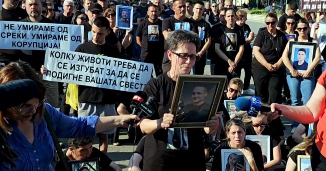 СО ПОЖАРОТ ВО КОЧАНИ СЕ СПРАВИВМЕ ПОДОБРО ОТКОЛКУ ШВАЈЦАРИЈА ВО КРАН МОНТАНА, НЕКРОФИЛСКИ Е ДА СЕ СПОРЕДУВААТ ЛОШИ НАСТАНИ, РЕЧЕ МИЦКОСКИ