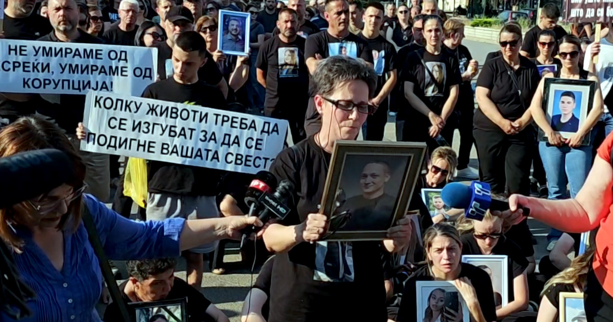 АКО ВИ Е ДАЛЕКУ КОЧАНИ И НЕ НÈ СЛУШАТЕ, СЛЕДНИОТ ПАТ ЌЕ ДОЈДЕМЕ ВО СКОПЈЕ, РЕКОА РОДИТЕЛИТЕ НА НАСТРАДАНИТЕ ОД КОЧАНИ ЛУТИ НА ВЛАСТА