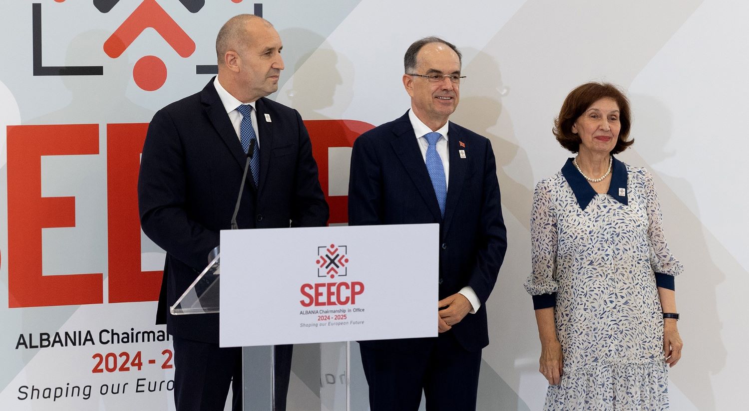 БУГАРИЈА ДА ГИ ПОВЛЕЧЕ АМАНДМАНИТЕ СО КОИ БАРА ДОДЕФИНИРАЊЕ НА МАКЕДОНСКИОТ ИДЕНТИТЕТ ВО ЕВРОПАРЛАМЕНТОТ ЗА ДА МУ ВЕРУВАМЕ НА РАДЕВ ДЕКА НЕМА ДА БЛОКИРА ВО ЕУ, РЕЧЕ МИЦКОСКИ