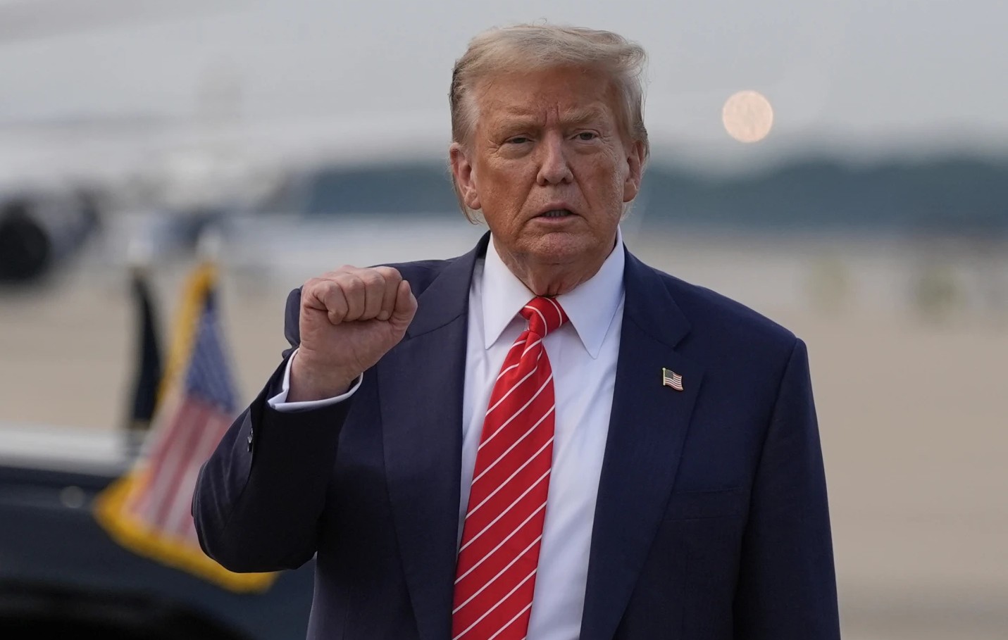 ТРАМП ВЕЛИ ДЕКА САД ПРОДОЛЖУВААТ СО РАЗГОВОРИТЕ СО ИРАН, ЌЕ ПОБАРА ОД НЕГО ДА СЕ ОТКАЖЕ ОД СВОИТЕ НУКЛЕАРНИ АМБИЦИИ