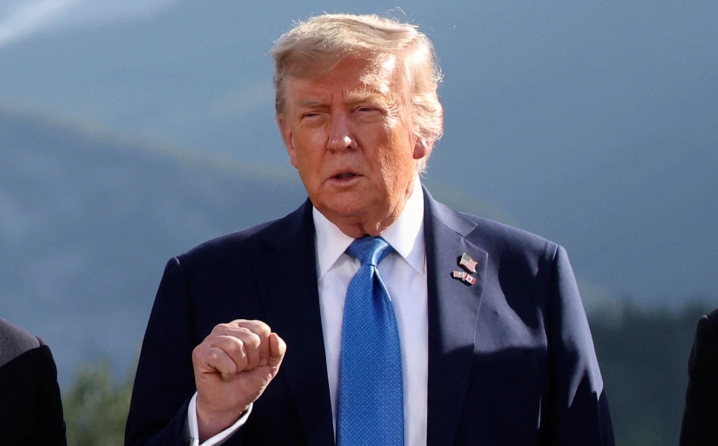 ИМАМЕ ЦЕЛОСНА КОНТРОЛА ВРЗ НЕБОТО НАД ИРАН, КАЖА ТРАМП И ГО ПОВИКА БЕЗУСЛОВНО ДА СЕ ПРЕДАДЕ