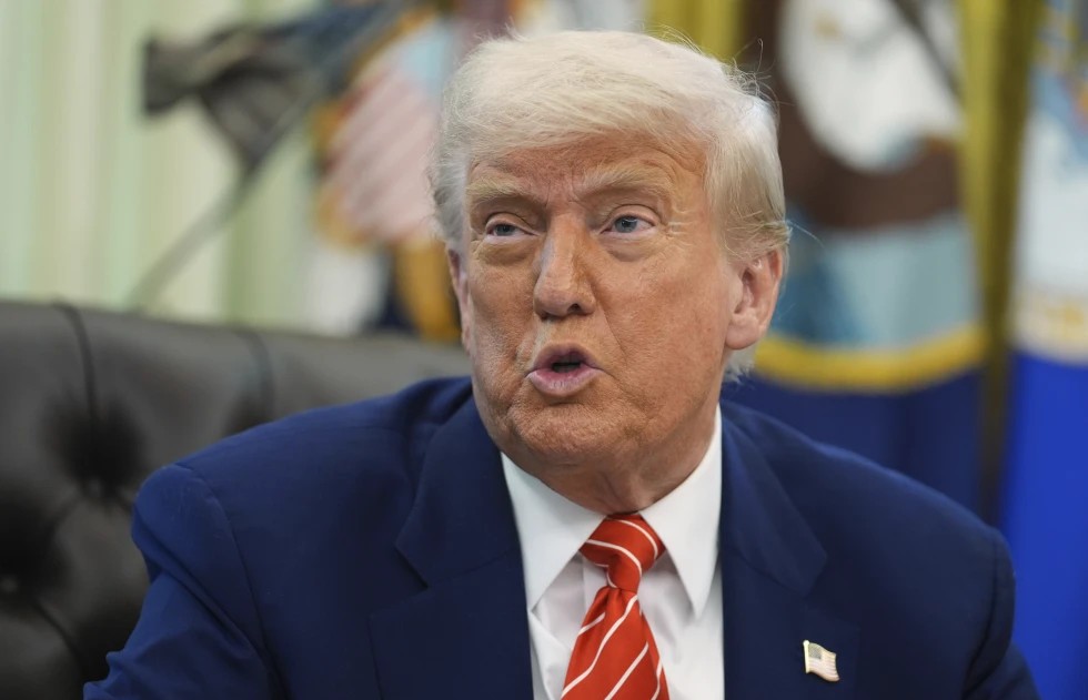 ТРАМП ГИ ПРИТИСКА СРБИЈА И ДРУГИТЕ БАЛКАНСКИ ДРЖАВИ ДА ПРИМАТ ДЕПОРТИРАНИ МИГРАНТИ ОД САД, ОБЈАВИ „БЛУМБЕРГ“