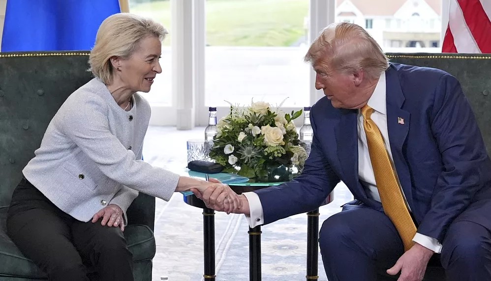 ТРАМП ПОСТИГНА ТРГОВСКИ ДОГОВОР СО ЕВРОПСКА УНИЈА СО ЦАРИНИ ОД 15%