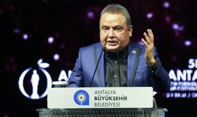 УАПСЕНИ ГРАДОНАЧАЛНИЦИТЕ НА АНТАЛИЈА И АДАНА ОД ГЛАВНАТА ТУРСКА ОПОЗИЦИСКА ПАРТИЈА