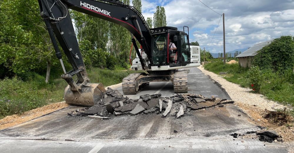 ОПШТИНА БИТОЛА ЌЕ ПРАВИ НЕЗАВИСНИ ИСПИТУВАЊА НА АСФАЛТОТ КОЈ НА ТЕРЕН ПУКА, А ДОБИВА ИЗВЕШТАИ ОД АКРЕДИТИРАНИ ЛАБОРАТОРИИ ДЕКА Е ДОБАР