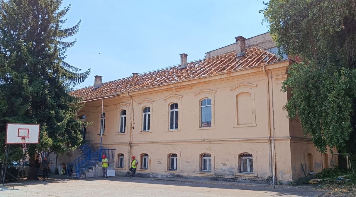 ПРИВАТНА КОМПАНИЈА ДОНИРАШЕ 800.000 ЕВРА ЗА РЕКОНСТРУКЦИЈА НА ГИМНАЗИЈАТА „КИРИЛ ПЕЈЧИНОВИЌ“ ВО ТЕТОВО ЗА НАСТАВА НА МАКЕДОНСКИ ЈАЗИК