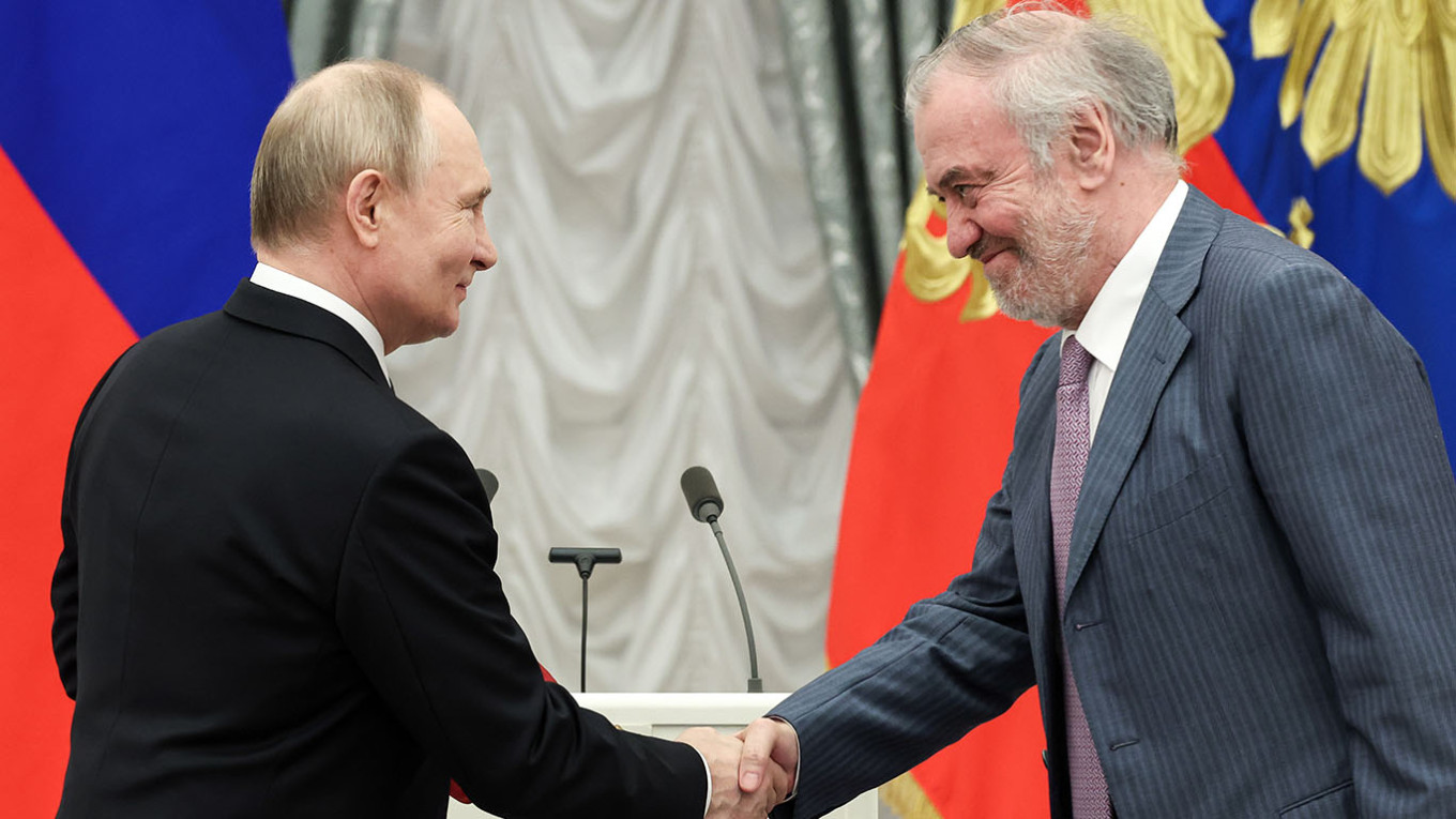 ПО БРОЈНИ ПРОТЕСТИ ОТКАЖАН КОНЦЕРТ ВО ИТАЛИЈА СО РУСКИ ДИРИГЕНТ БЛИЗОК СО ПУТИН