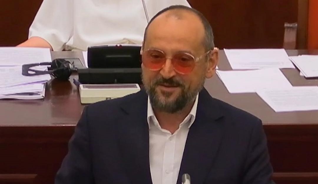 БИТИЌИ СТАВИ РОЗЕВИ ОЧИЛА ВЕЛЕЈЌИ ДЕКА РЕБАЛАНСОТ НА БУЏЕТОТ Е РОЗЕВ САМО ЗА ВЛАДАТА