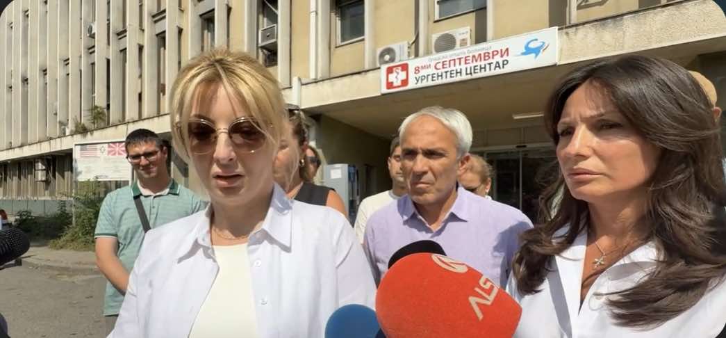 ПРЕД ОЧИ НА ПОЛИЦАЈЦИ МЕ УДИРАШЕ СО КЛОЦИ И МИ СЕ ЗАКАНУВАШЕ ДЕКА ЌЕ МЕ СИЛУВА, РЕЧЕ АРСОВСКА ЗА НАПАДОТ НА БИТ ПАЗАР