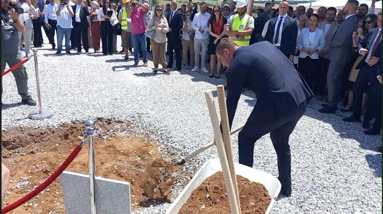 МЕЃУ ШТИП, РАДОВИШ И КАРБИНЦИ ПОЧНА ДА СЕ ГРАДИ НАЈГОЛЕМИОТ ВЕТЕРЕН ПАРК НА БАЛКАНОТ, ИНВЕСТИЦИЈАТА Е ВРЕДНА 500 МИЛИОНИ ДОЛАРИ