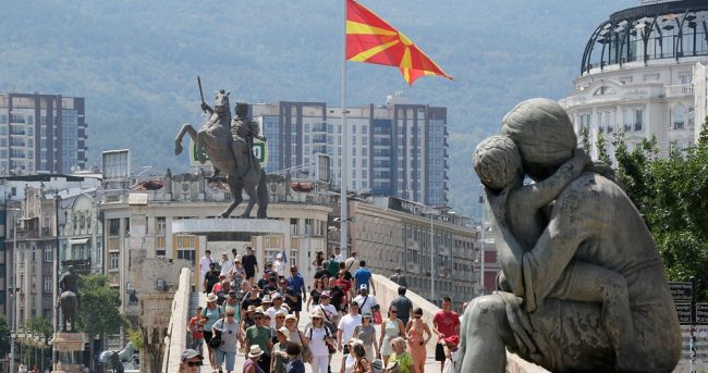 ТРУДНИЦА ОТПУШТЕНА ОД РАБОТА НА ПРИВАТЕН УНИВЕРЗИТЕТ, РЕКТОРОТ РЕКОЛ ДЕКА ЗАКОНИТЕ СЕ ТОАЛЕТ ХАРТИЈА ВО МАКЕДОНИЈА, УТВРДЕНА ДИСКРИМИНАЦИЈА