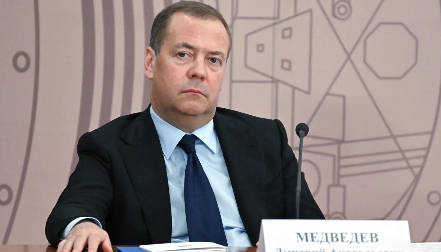 МОЖЕБИ ЌЕ ИМА ПОТРЕБА ОД ПРЕВЕНТИВНИ НАПАДИ ВРЗ ЗАПАДОТ, КАЖА БИВШИОТ РУСКИ ПРЕТСЕДАТЕЛ МЕДВЕДЕВ