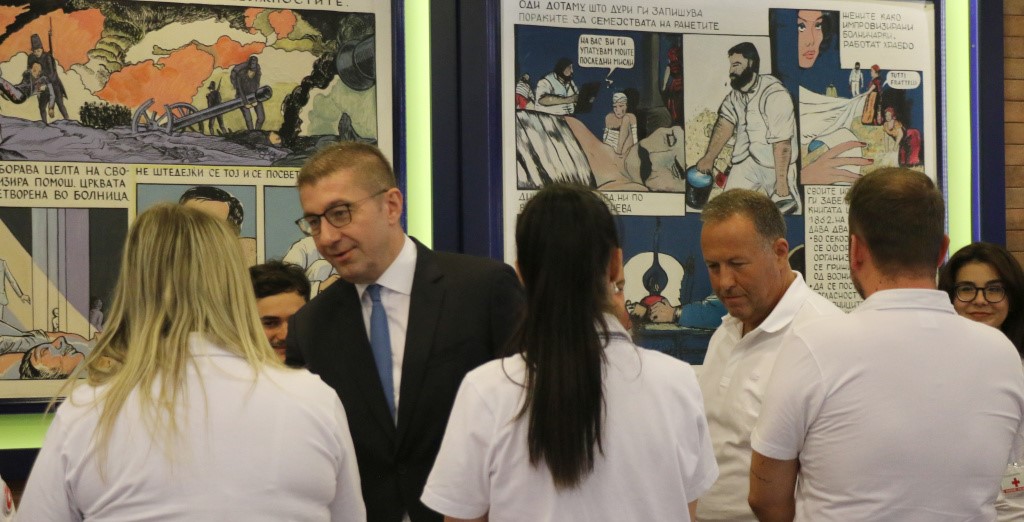 НЕМА ДА ГИ НАПУШТИМЕ ПРЕГОВОРИТЕ, ЌЕ БИДЕМЕ НАЈДОБРИОТ УЧЕНИК ВО ОДДЕЛЕНИЕТО ЗА ДА НЕ ПОСАКУВА ЕУ, РЕЧЕ МИЦКОСКИ