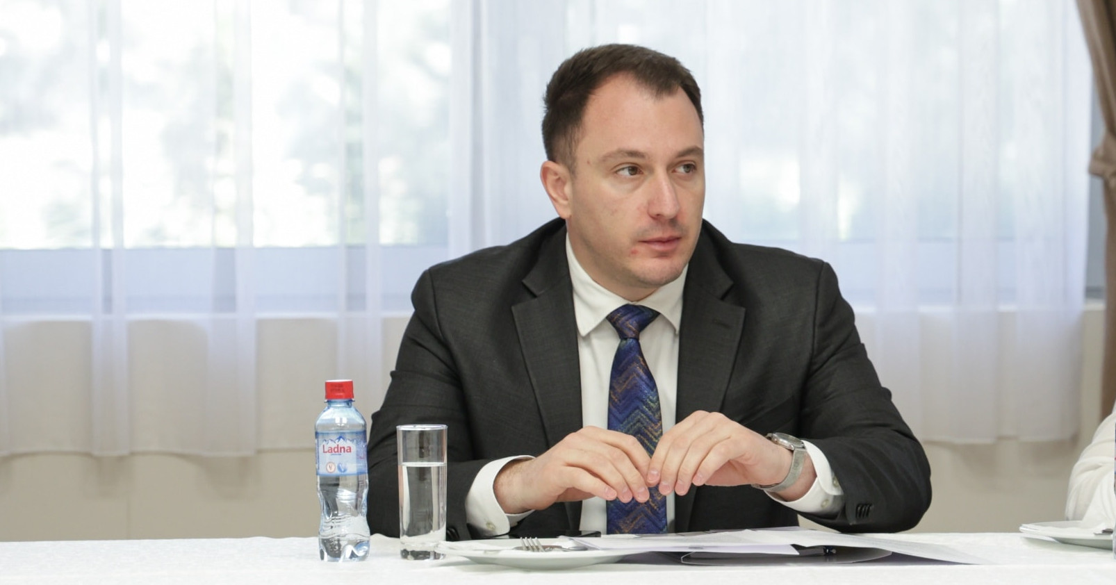 ПРОТИВЗАКОНСКИ Е СУДОТ ДА НЕ ГИ ПРИЗНАВА ЕЛЕКТРОНСКИ ИЗВАДЕНИТЕ ДРЖАВЈАНСТВА ЗА РЕГИСТРИРАЊЕ ПАРТИЈА, ВЕЛИ МИНИСТЕРСТВОТО ЗА ДИГИТАЛНА ТРАНСФОРМАЦИЈА