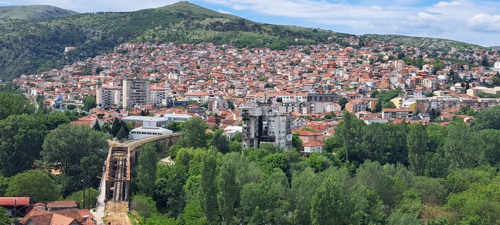 ВО ВЕЛЕС НАЈДЕНО 15-ГОДИШНО ДЕВОЈЧЕ ОД СРБИЈА КОЕ СЕ ВОДЕЛО ЗА ИСЧЕЗНАТО, ДОШЛО ДА СЕ МАЖИ ЗА МАЛОЛЕТНИК