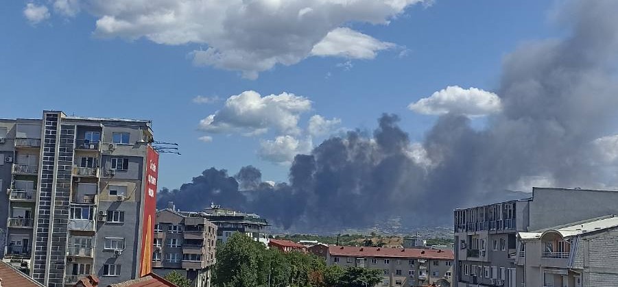 ОД ПОЖАРОТ ВО ВИЗБЕГОВО ЗАГРОЗЕНИ КУЌИТЕ БЛИЗУ ДИВАТА ДЕПОНИЈА, АКО ТРЕБА ЌЕ СЕ ЕВАКУИРААТ ЖИТЕЛИТЕ, РЕЧЕ ЦУК