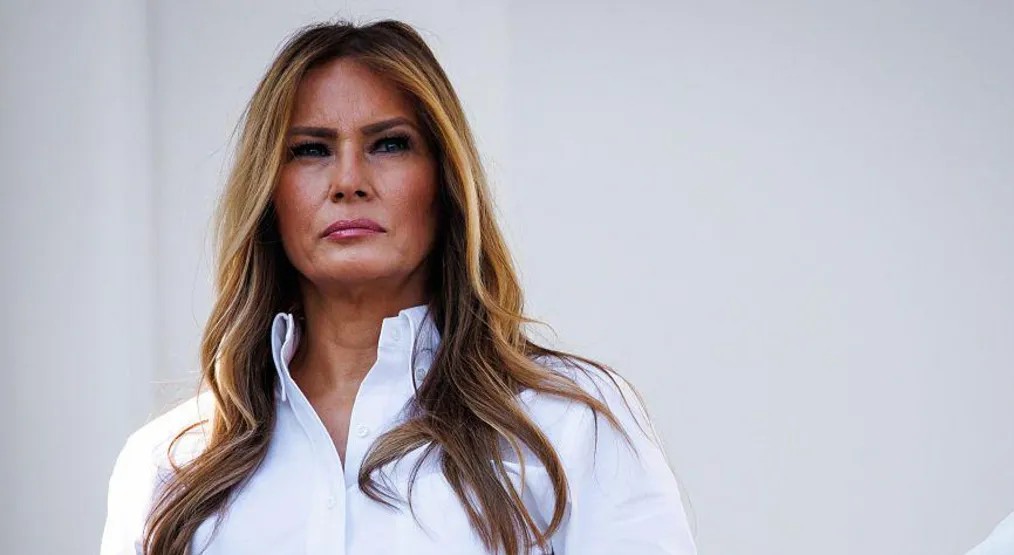 МЕЛАНИЈА ТРАМП ЌЕ БАРА ОТШТЕТА ОД МИЛИЈАРДА ДОЛАРИ ОД СИНОТ НА БАЈДЕН ПО НЕГОВОТО ТВРДЕЊЕ ДЕКА ГО ЗАПОЗНАЛА ТРАМП ПРЕКУ ЕПСТАЈН