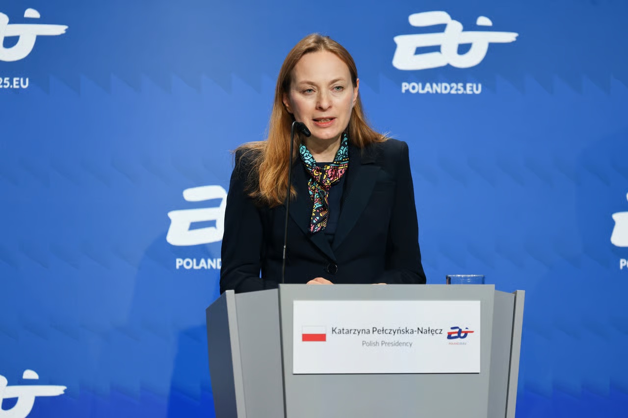 ПОЛСКА ГИ ЗАМРЗНА ИСПЛАТИТЕ ОД ЕВРОПСКА ПРОГРАМА ОТКАКО СЕ ОТКРИ ДЕКА ПАРИТЕ СЕ ТРОШЕЛЕ НА ЈАХТИ И СВИНГЕРСКИ КЛУБ
