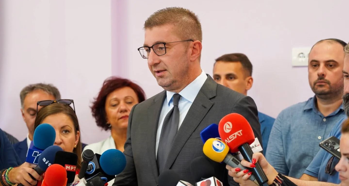 ПОРАДИ ГРАЃАНСКИТЕ ЛИСТИ ГЛАСАЧКОТО ЛИВЧЕ МОЖЕ ДА БИДЕ ДОЛГО 7-8 МЕТРИ, АКО СЕ НЕУСПЕШНИ ИЗБОРИТЕ ЌЕ НАЗНАЧИМЕ ВЛАДИНИ ПОВЕРЕНИЦИ, КАЖА МИЦКОСКИ