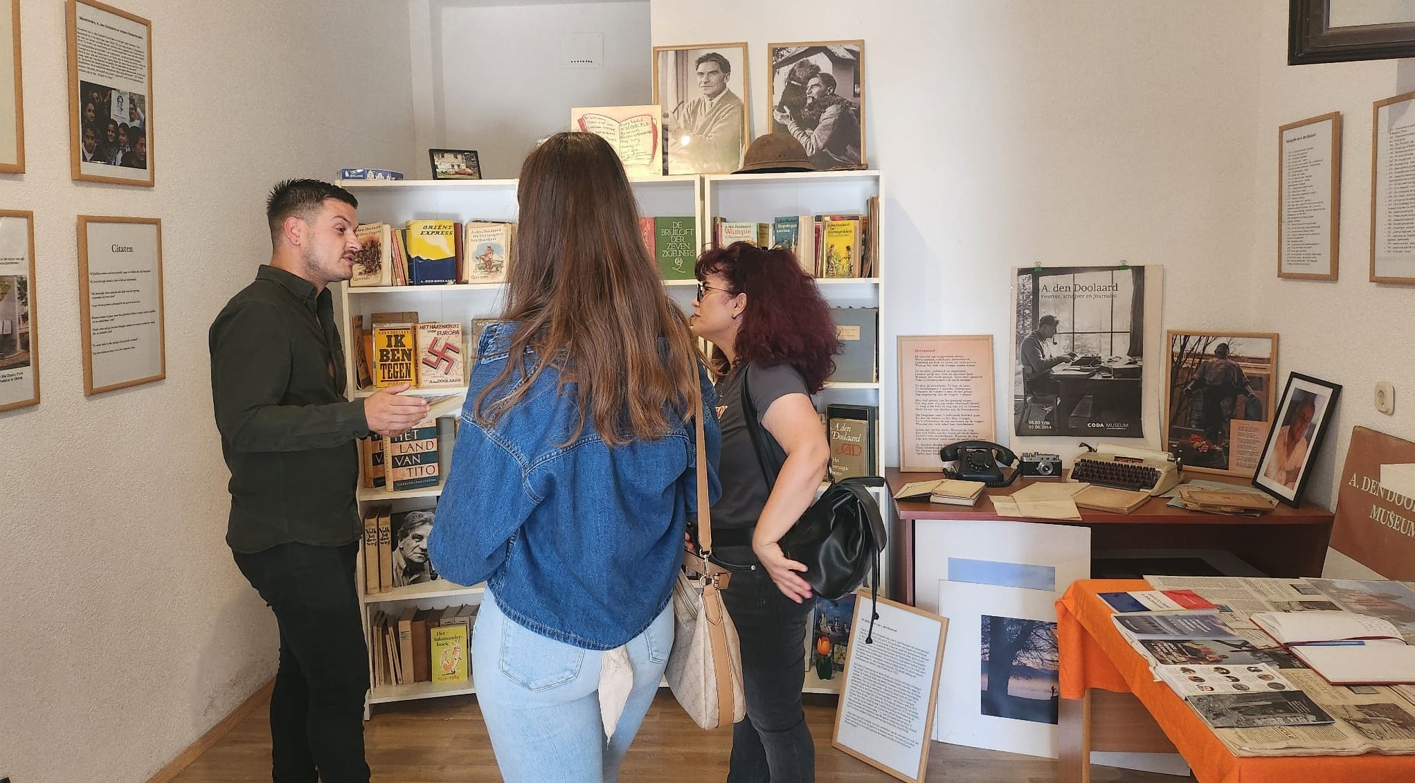 МУЗЕЈОТ НА А. ДЕН ДОЛАРД ГО ПОСЕТУВААТ ХОЛАНЃАНИ, ДОМАШНИТЕ ТУРИСТИ НЕ ЈА ЗНААТ ПРИКАЗНАТА ЗА ХОЛАНДСКИОТ ПИСАТЕЛ КОЈ ЈА ПРОСЛАВИ УБАВИНАТА НА ОХРИД