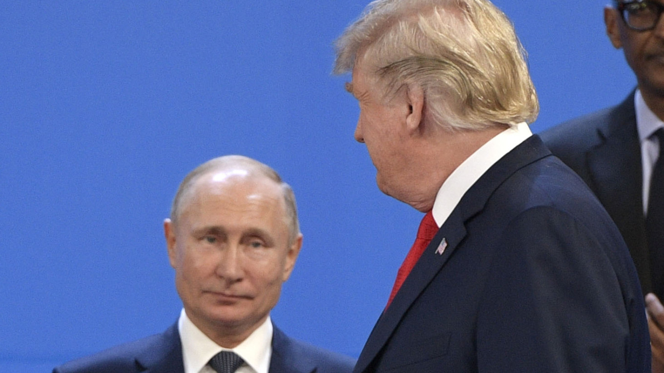 ПУТИН И ТРАМП ПРВО ЌЕ СЕ СРЕТНАТ ЕДЕН НА ЕДЕН, ЌЕ РАЗГОВАРААТ ЗА УКРАИНА И ТРГОВИЈА, ОБЈАВИ КРЕМЉ