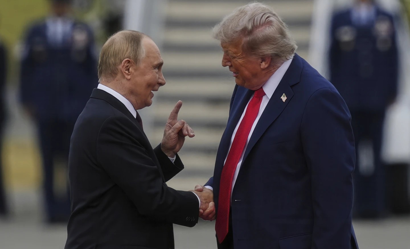 ПУТИН ГО ПОБАРАЛ ЦЕЛИОТ ДОНБАС ВО ЗАМЕНА ЗА ЗАМРЗНУВАЊЕ НА ФРОНТОТ ВО УКРАИНА
