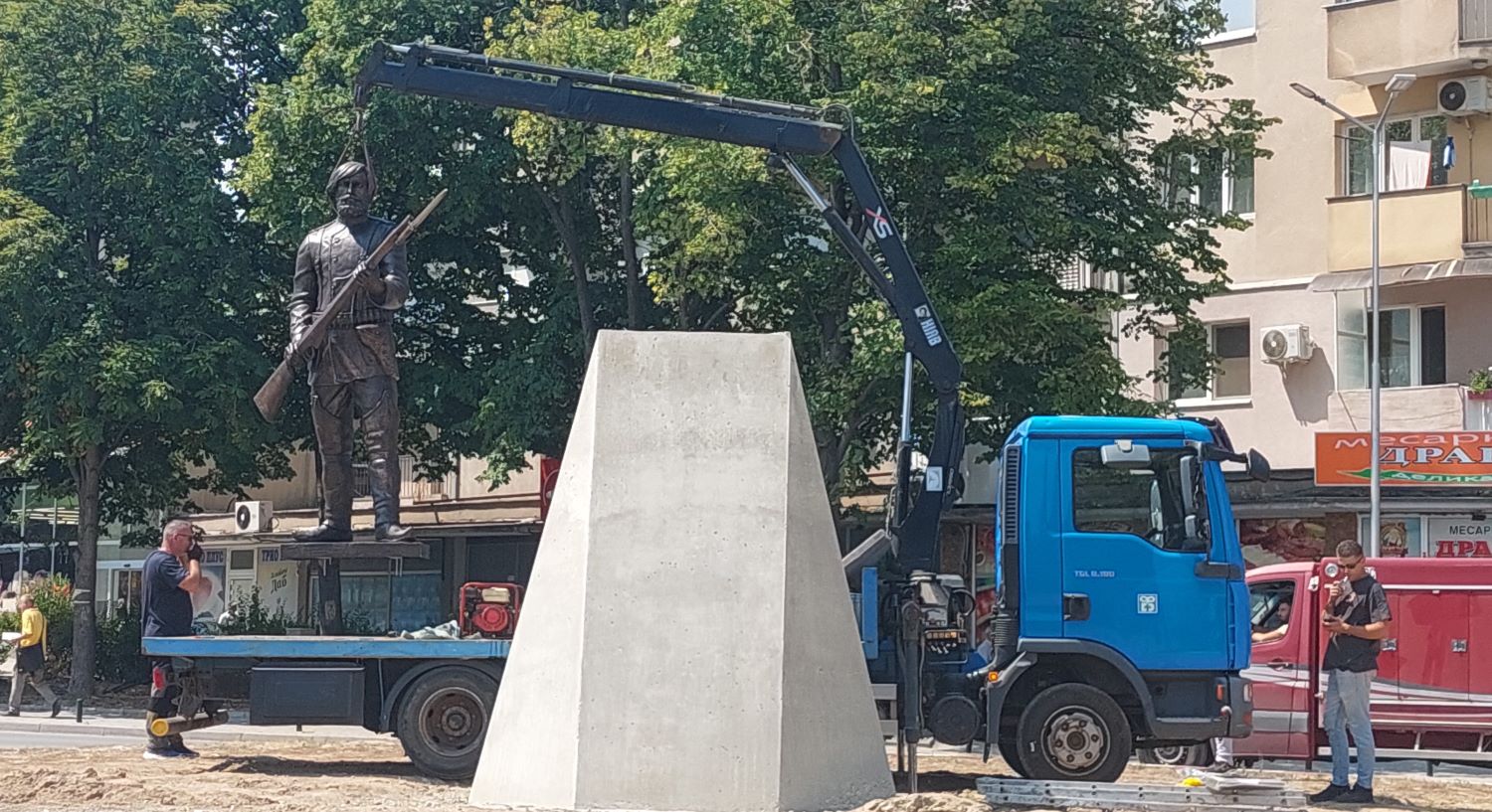 СПОМЕНИКОТ НА АЛЕКСАНДАР ТУРУНЏЕВ ПРЕНЕСЕН НА АТ-ПАЗАР ВО БИТОЛА, ЌЕ СЕ ПОСТАВИ ДО 30 АВГУСТ