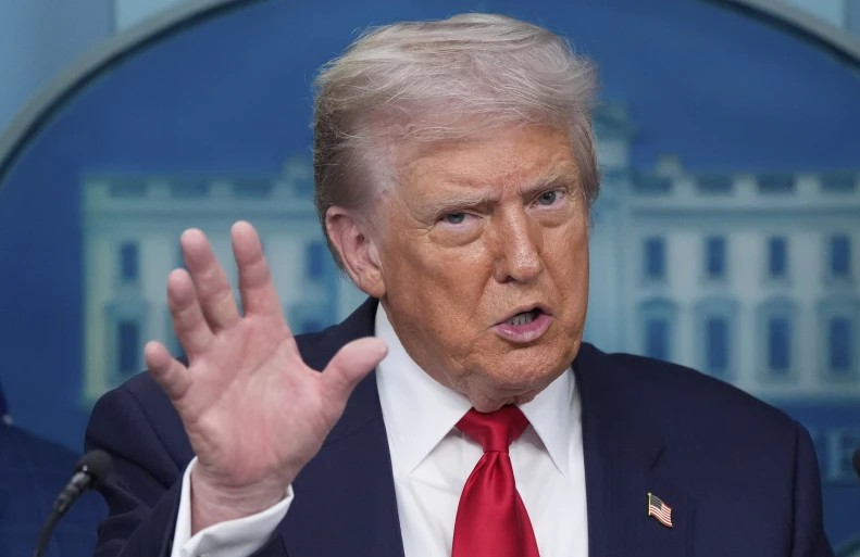 ТРАМП ИСПРАЌА ГАРДИСТИ ВО ВАШИНГТОН И ЈА СТАВА ПОЛИЦИЈАТА ПОД ФЕДЕРАЛНА КОНТРОЛА ЗА ДА СЕ БОРИ ПРОТИВ КРИМИНАЛОТ