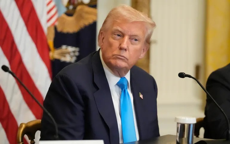ТРАМП КАЖА ДЕКА ПРЕМЕСТИЛ ДВЕ НУКЛЕАРНИ ПОДМОРНИЦИ ПО ПОСЛЕДНИТЕ ЗАКАНИ ОД МЕДВЕДЕВ